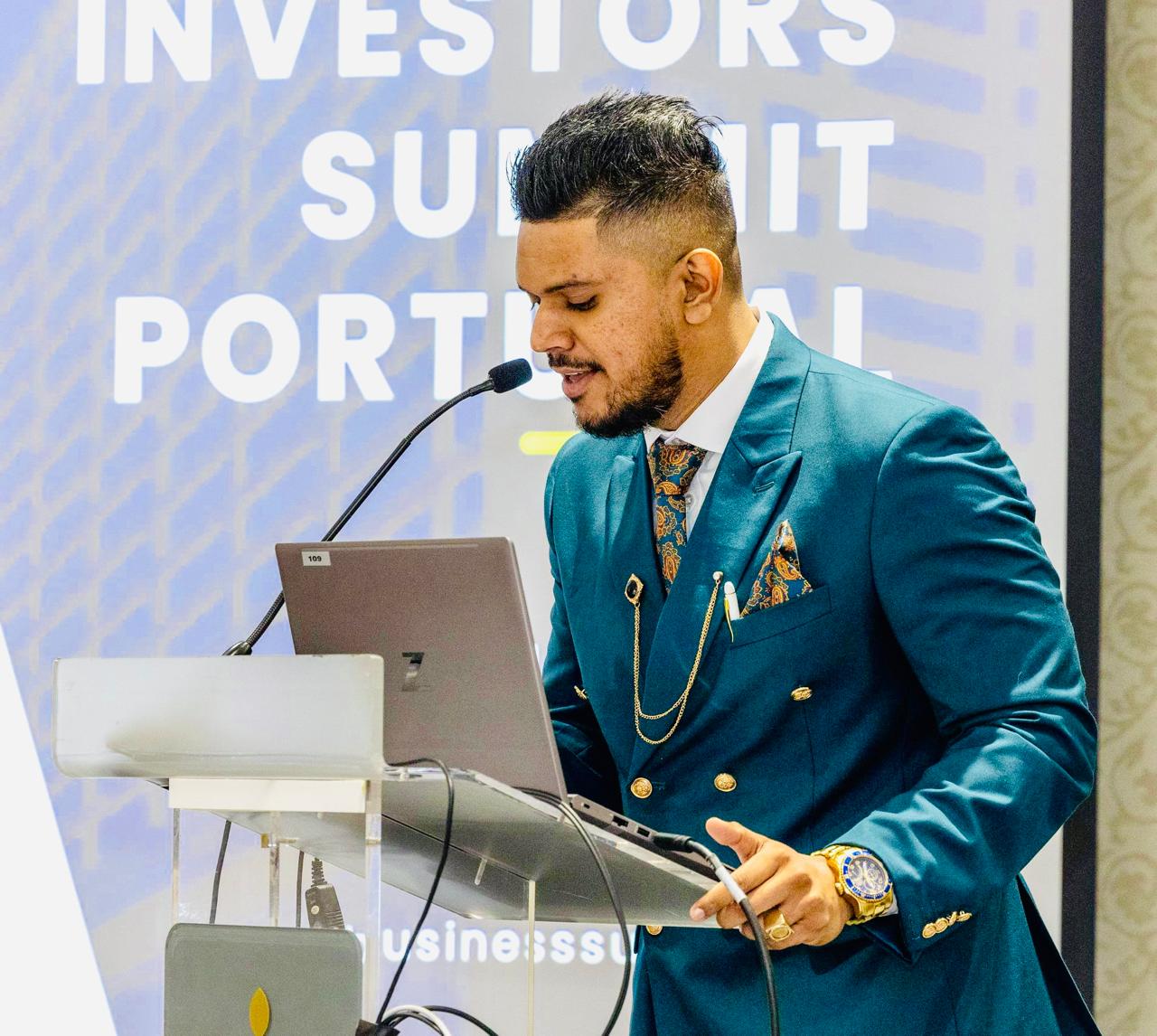 Avishek Busviah speaking at the Investors Summit Portugal